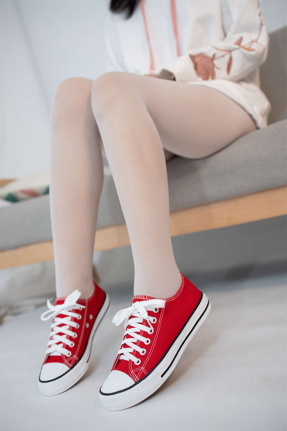 森萝财团写真JKFUN-040 红色帆布鞋定制13D白丝小夜-魅丝社-专注分享 